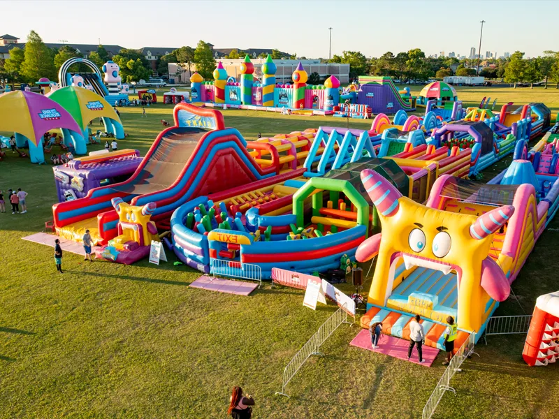 Welche Planenmaterialien gibt es für aufblasbare Burgen?