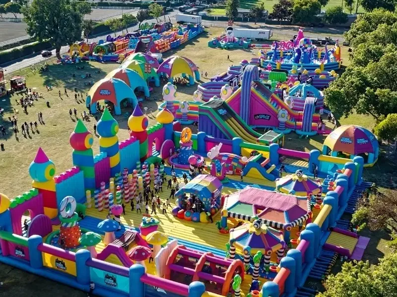 Welches Planenmaterial eignet sich besser für den dauerhaften Außeneinsatz?